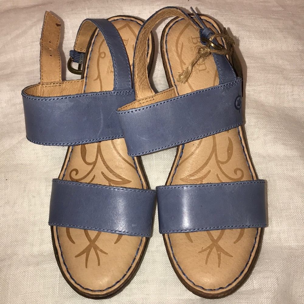 🦋 NWT BORN SANDALS BLUE SZ 7 🦋